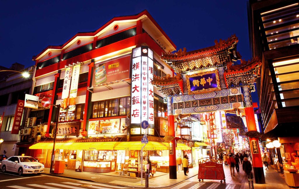 横浜中華街の善隣門の隣にある横浜大飯店の外観