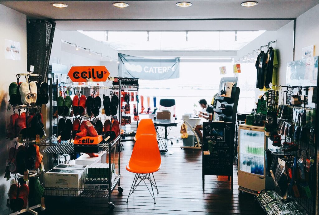 横浜港大さん橋にあるスポーツプラザの店内