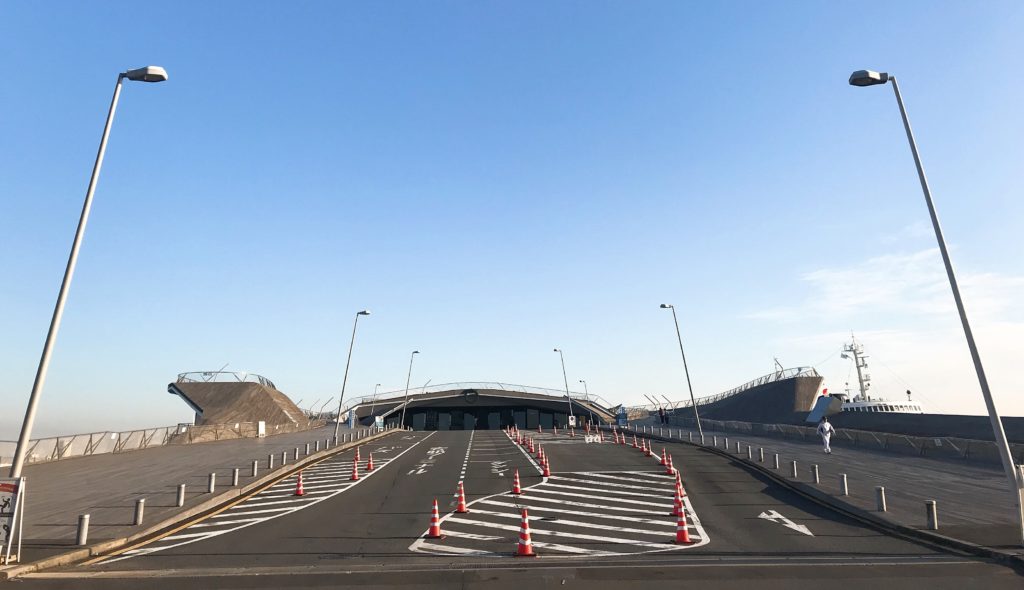 横浜港大さん橋の駐車場入口