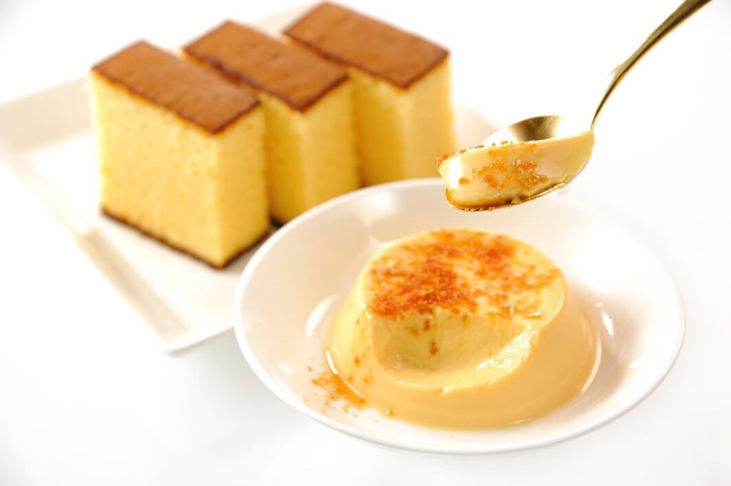 ザラメ糖をかけて楽しむ長崎カステラぷりん