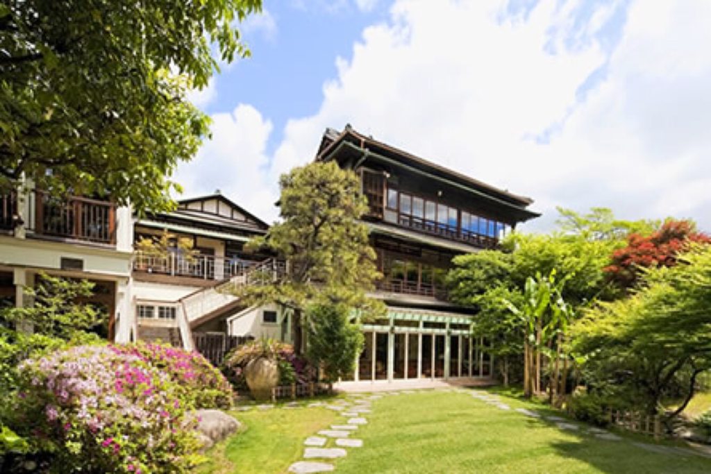 庭園が美しい木造建築の蘇州園の外観