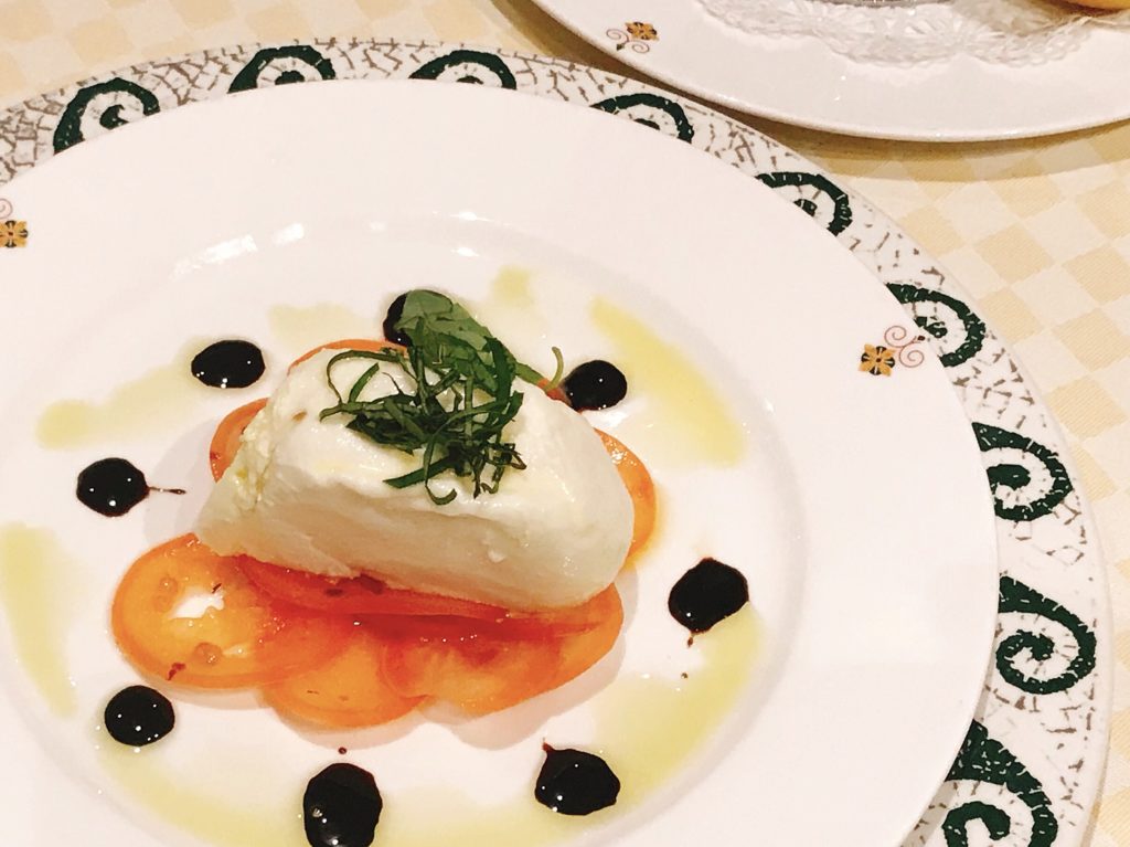 ダイヤモンドプリンセスの有料レストランサバティーニのトマトとモッツァレラ