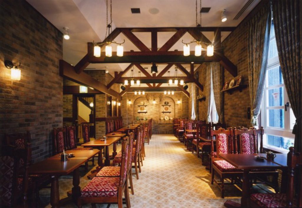 神戸にしむら珈琲店中山手本店の品格あるレトロな店内