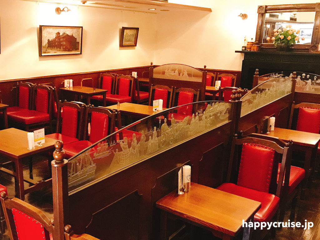 馬車道十番館の店内