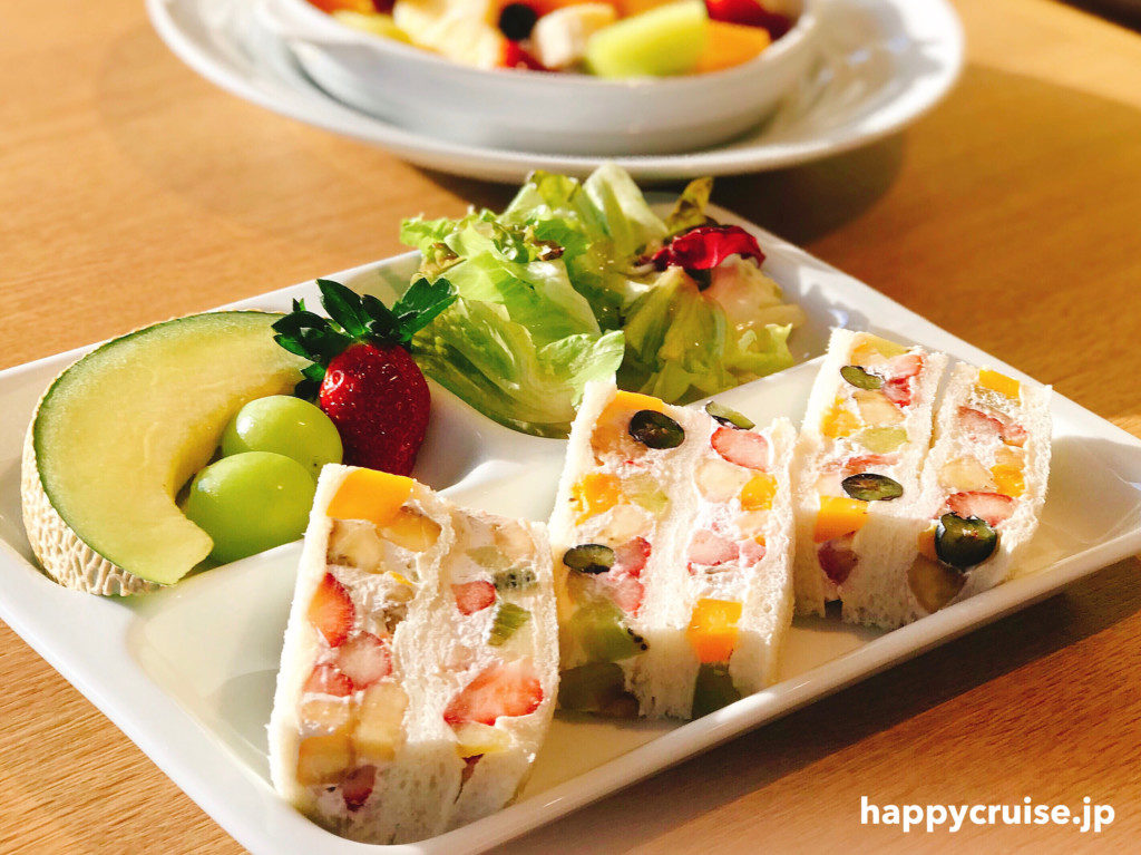 果樹園リーベルのモーニングのフルーツサンドセット