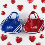 え!519円なの!?【カルディ】チョコ入り『レトロスポーツバッグ』は見つけたら即買い確定!