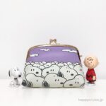 890円なの!?【しまむら】スヌーピー両A面の大きめ“がまぐちポーチ”が可愛すぎる〜♡
