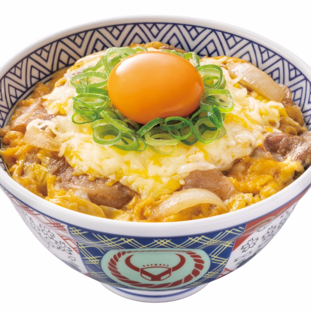 【吉野家】秋限定『月見牛とじ丼』8/22(木)より発売！「めっちゃ美味しそう」「楽しみしかない」