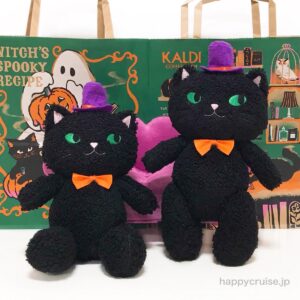 935円なの!?【カルディ】飛び売れ中の「ハロウィンネコぬいぐるみ」は見つけたら即買い確定♡