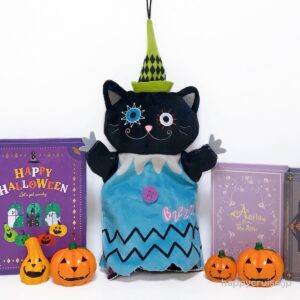 798円なの!?【カルディ】ハロウィンお菓子入り『黒ネコパペット』が可愛すぎでしょ♡