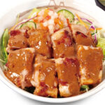 松屋「チキンケバブ丼」新登場！辛さと旨さがクセになる！屋台めしの定番がどんぶりに！
