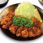 【松のや】残暑にガツンとうまい！爽やかレモン香る「油淋鶏定食」が登場！8月27日(水)午後3時〜