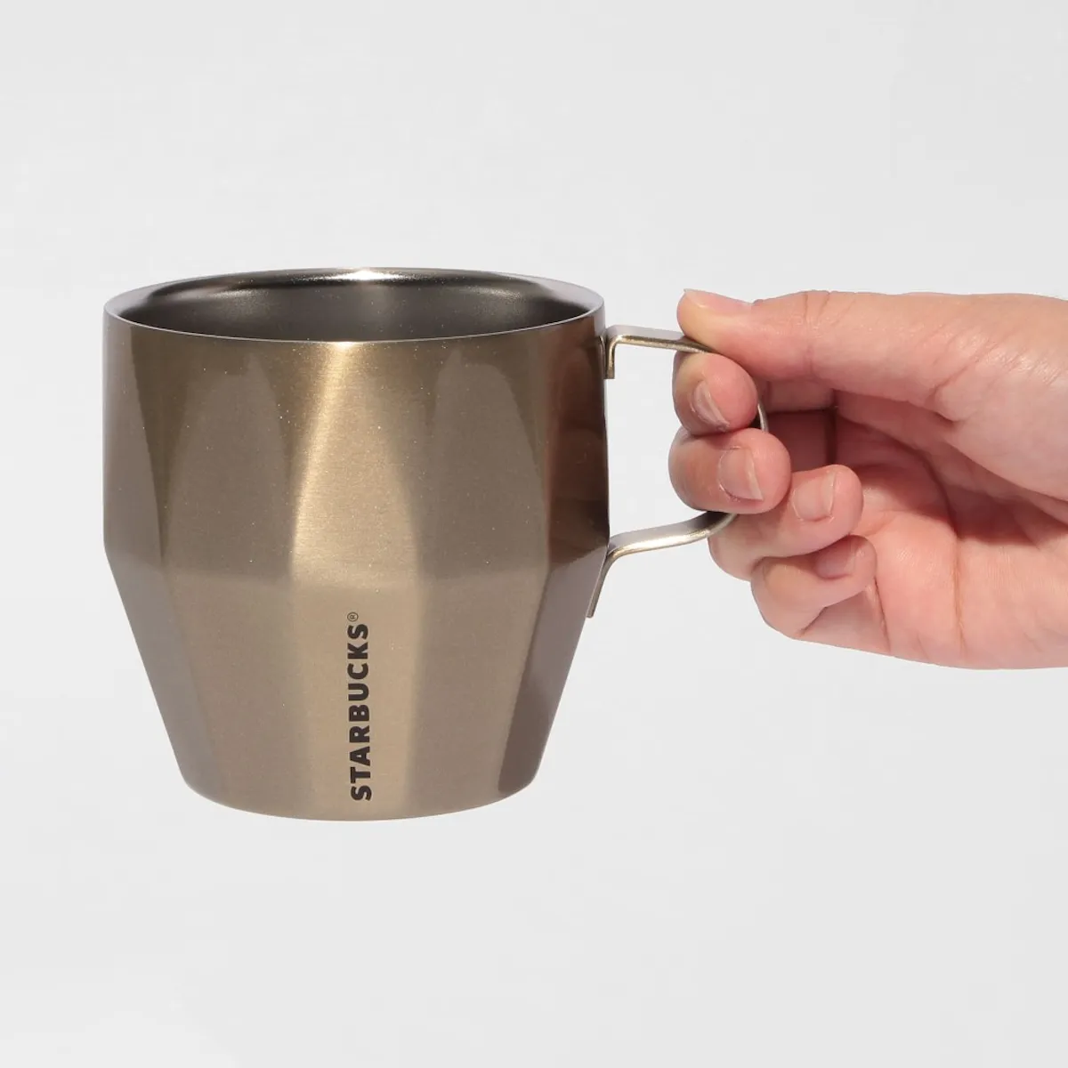 【スタバ新作グッズ】上品ゴールドで冬支度。毎日がときめく限定タンブラー・ステンレスボトル・スタンレーが2025年11月1日(土)新登場♡