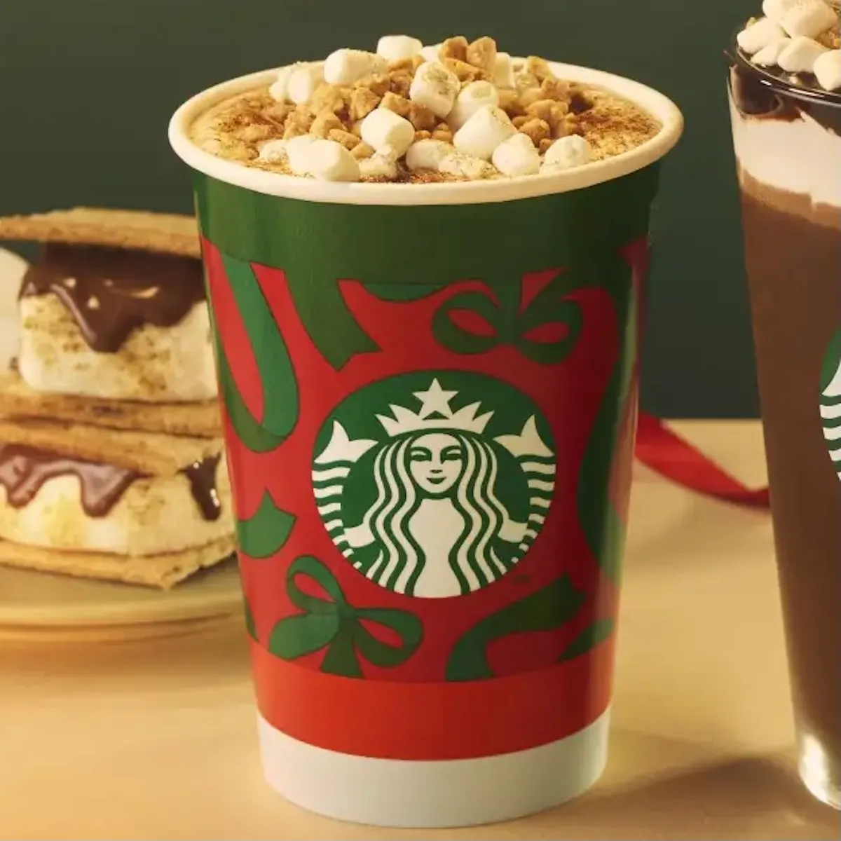 【スタバ新作フラペ】ホリデー第2弾『スモア チョコレート フラペチーノ』『スモア チョコレート ラテ』『ストロベリー&チョコレートタルト』2025年11月26日(水)より新登場!