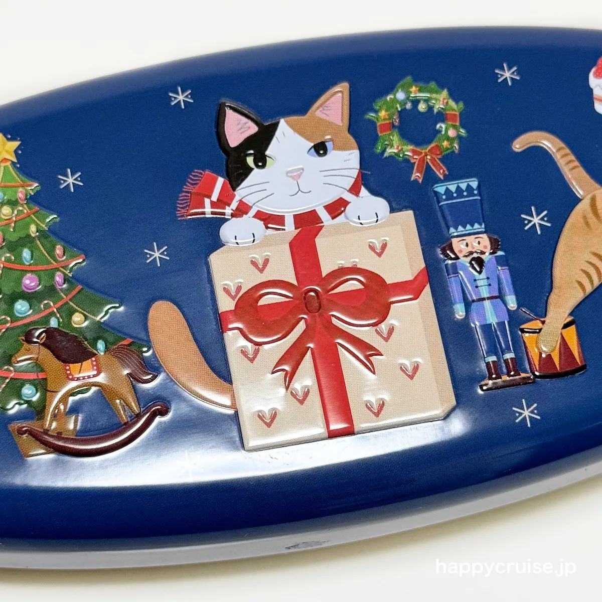 450円なの!?【カルディ】キャンディ入り!クリスマス柄のネコオーバル缶がめっちゃ可愛い〜♡