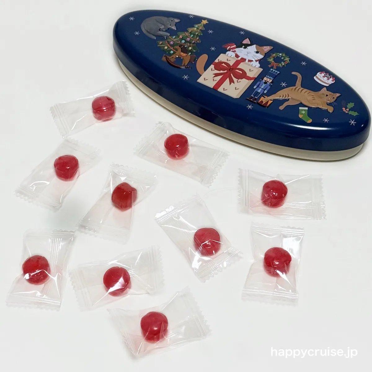 450円なの!?【カルディ】キャンディ入り!クリスマス柄のネコオーバル缶がめっちゃ可愛い〜♡