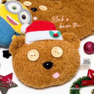 890円なの!?【カルディ クリスマス2025】ミニオンお菓子入り！ティムのフェイスポーチが激カワでしょ♡