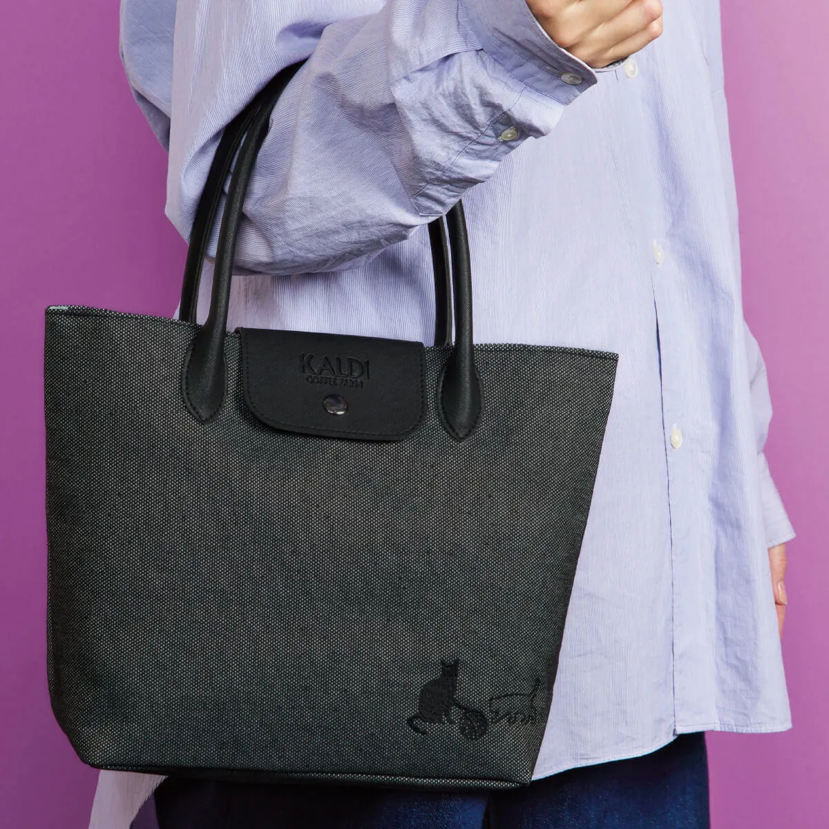 今年も争奪戦!?【カルディ】「ネコの日バッグ＆プレミアム2026」全2種の抽選予約販売スタート♡