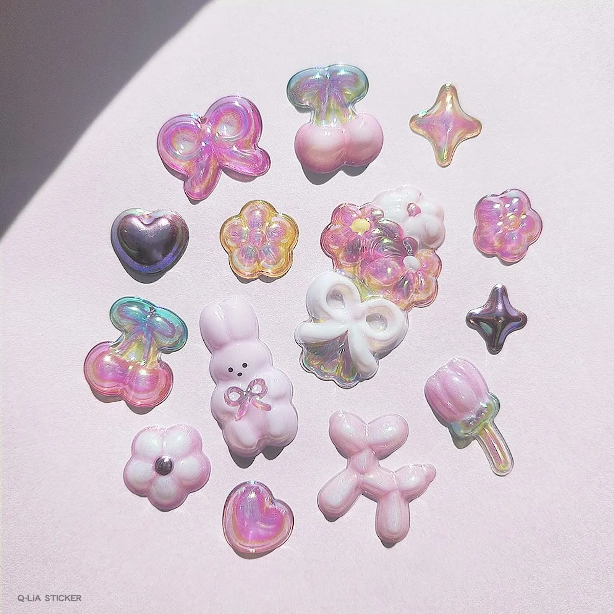 【クーリア新作】4月発売の「パフィーバルーンステッカー」が争奪戦の予感…!オーロラに輝く立体シールに一目惚れ♡