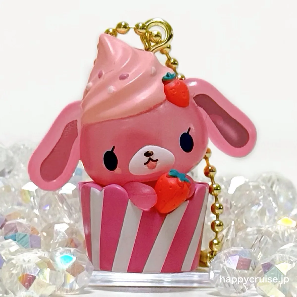 ストロベリーうさ「シュガーバニーズ カップケーキチャーム」の商品外観全体像(バンダイ ガシャポン ガチャガチャ カプセルトイ)(HAPPY CRUISE オリジナル画像)