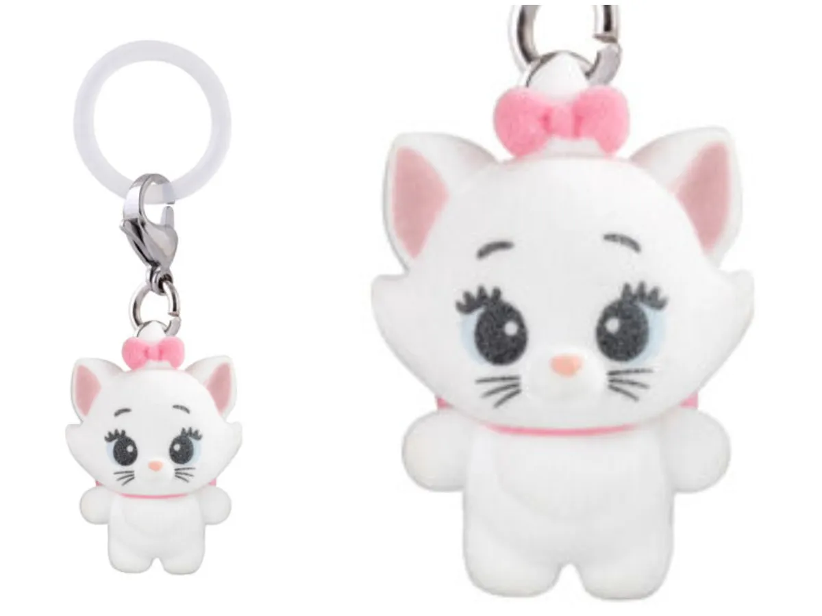 バンダイ ガシャポン【ディズニー】“ディズニーキャラクター” ふわふわめじるしアクセサリー【ディズニー マリー】全体像とアップ画像