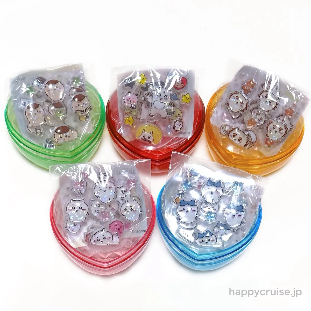 パレードの新作カプセルトイ「ちいかわ PUKU CHURU seal①」ぷくちゅるシール&ハート型カプセル全5種の集合写真(HAPPY CRUISE オリジナル画像)